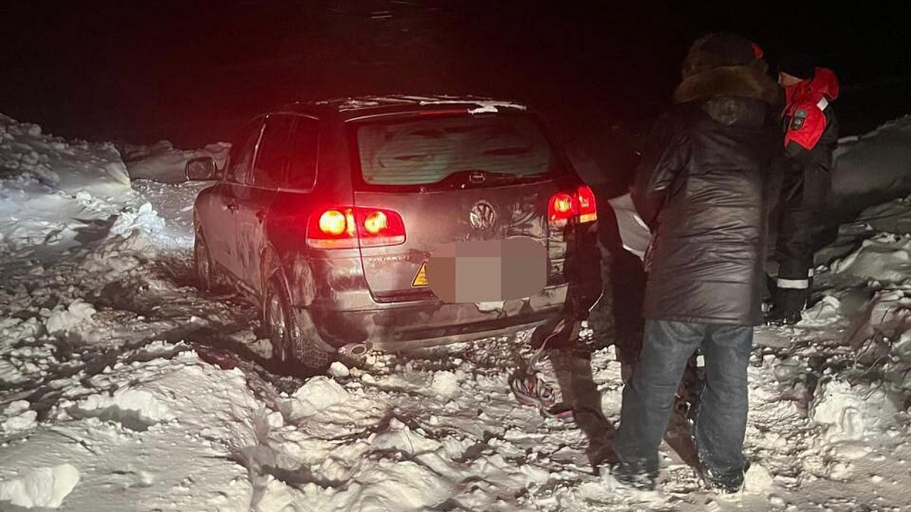 20 человек спасли из снежных заносов в Казахстане